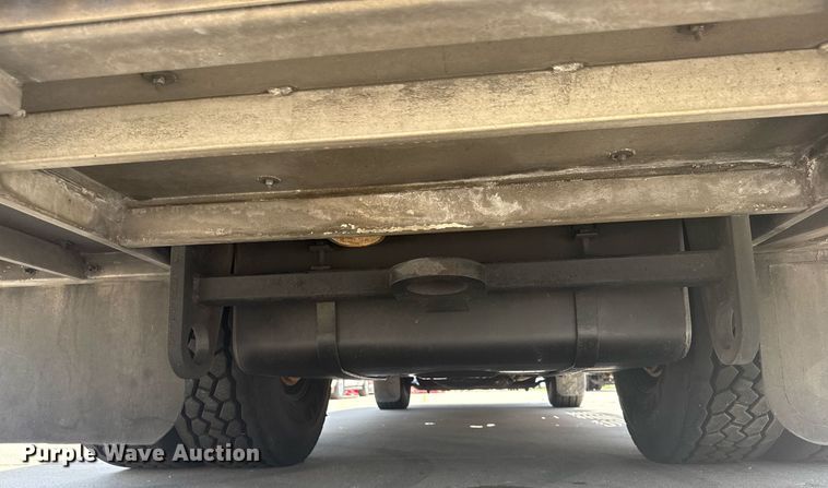 image for item EG8127 2001 Spartan Gladiator pumper fire truck