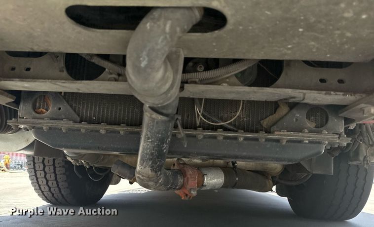 image for item EG8127 2001 Spartan Gladiator pumper fire truck