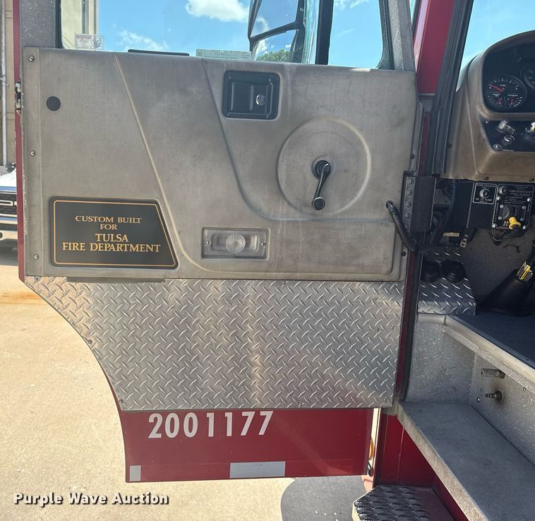 image for item EG8127 2001 Spartan Gladiator pumper fire truck