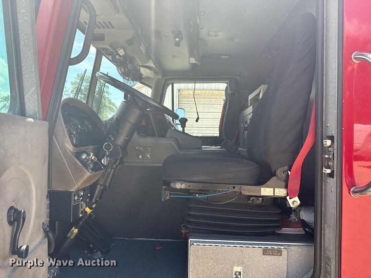 image for item EG8127 2001 Spartan Gladiator pumper fire truck