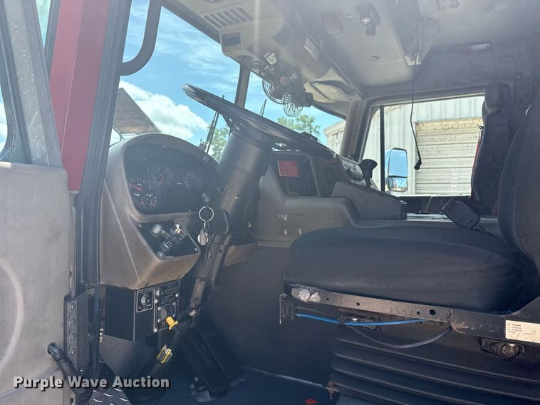 image for item EG8127 2001 Spartan Gladiator pumper fire truck