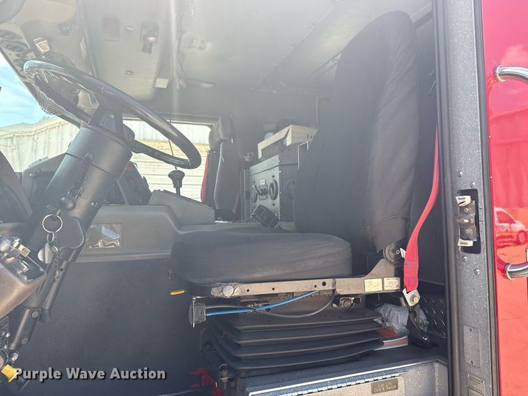 image for item EG8127 2001 Spartan Gladiator pumper fire truck