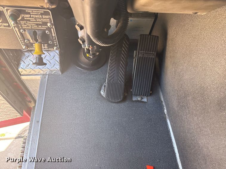 image for item EG8127 2001 Spartan Gladiator pumper fire truck