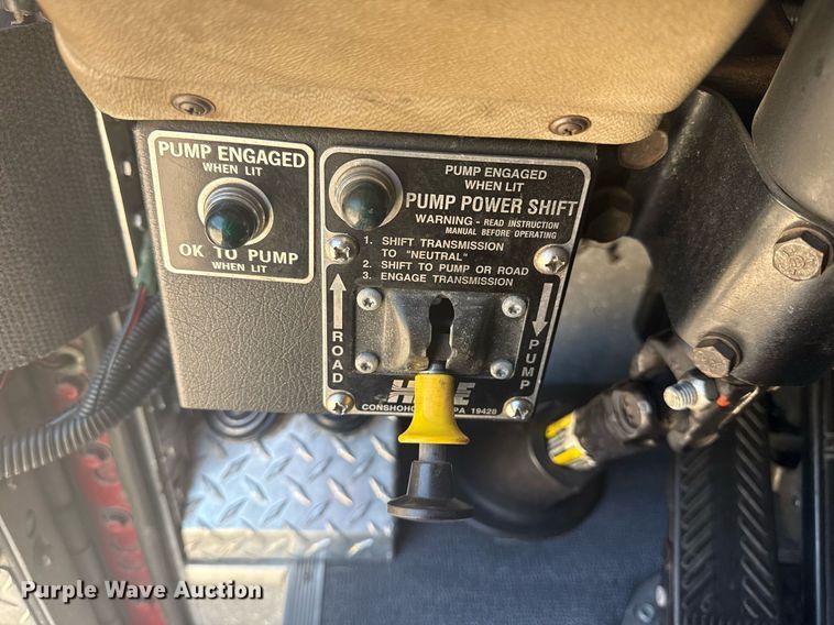 image for item EG8127 2001 Spartan Gladiator pumper fire truck