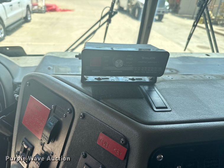 image for item EG8127 2001 Spartan Gladiator pumper fire truck