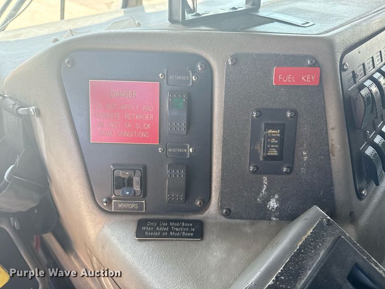 image for item EG8127 2001 Spartan Gladiator pumper fire truck