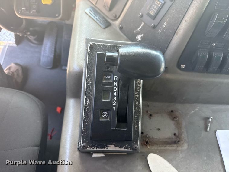 image for item EG8127 2001 Spartan Gladiator pumper fire truck