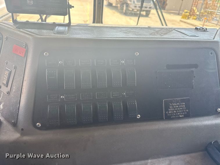 image for item EG8127 2001 Spartan Gladiator pumper fire truck