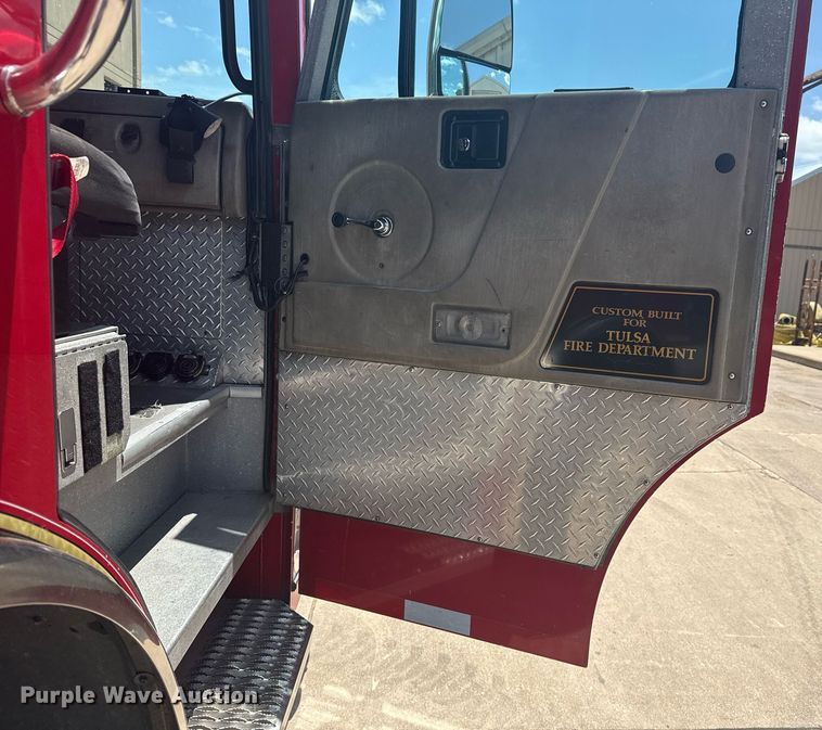 image for item EG8127 2001 Spartan Gladiator pumper fire truck