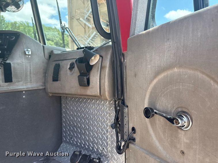 image for item EG8127 2001 Spartan Gladiator pumper fire truck