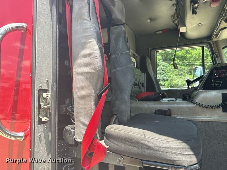 image for item EG8127 2001 Spartan Gladiator pumper fire truck