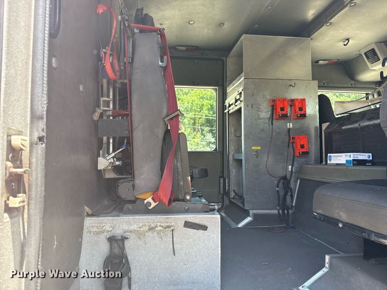 image for item EG8127 2001 Spartan Gladiator pumper fire truck