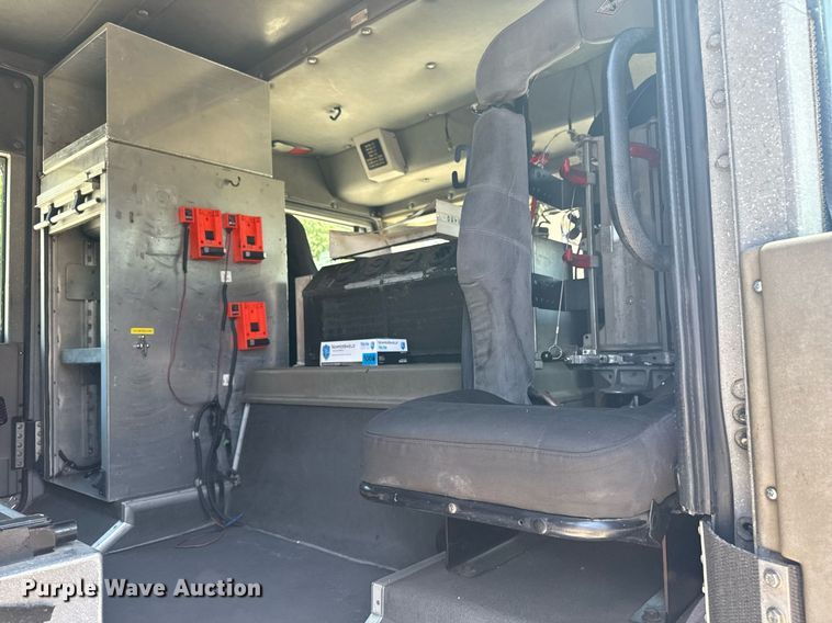 image for item EG8127 2001 Spartan Gladiator pumper fire truck