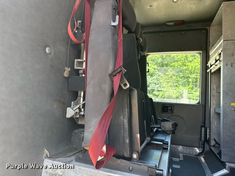 image for item EG8127 2001 Spartan Gladiator pumper fire truck