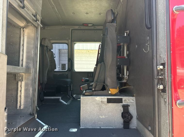 image for item EG8127 2001 Spartan Gladiator pumper fire truck