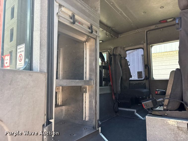 image for item EG8127 2001 Spartan Gladiator pumper fire truck