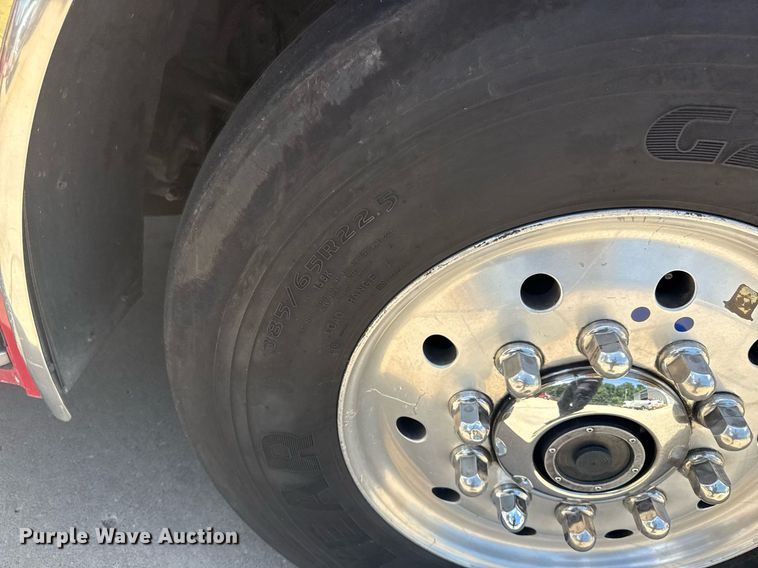 image for item EG8127 2001 Spartan Gladiator pumper fire truck