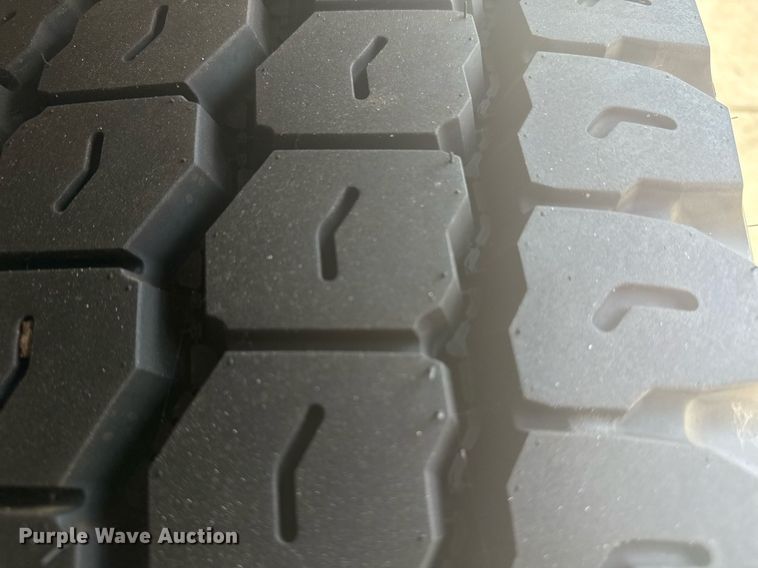 image for item EG8127 2001 Spartan Gladiator pumper fire truck