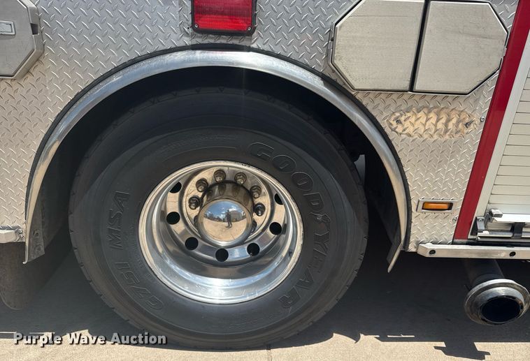 image for item EG8127 2001 Spartan Gladiator pumper fire truck