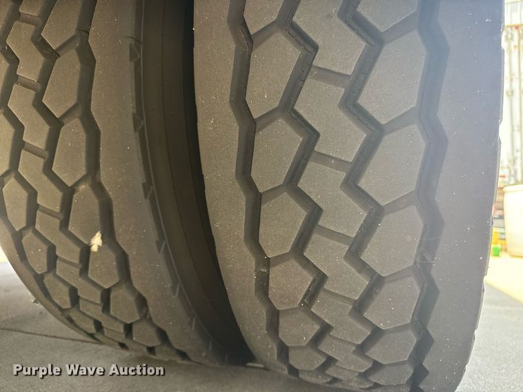 image for item EG8127 2001 Spartan Gladiator pumper fire truck