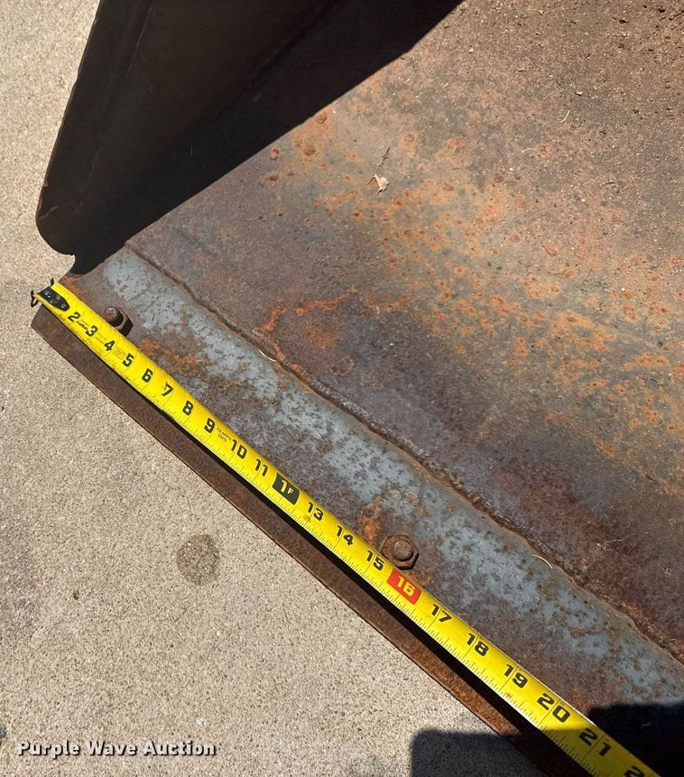 image for item EG8129 1994 Bobcat 853 MACH skid steer loader