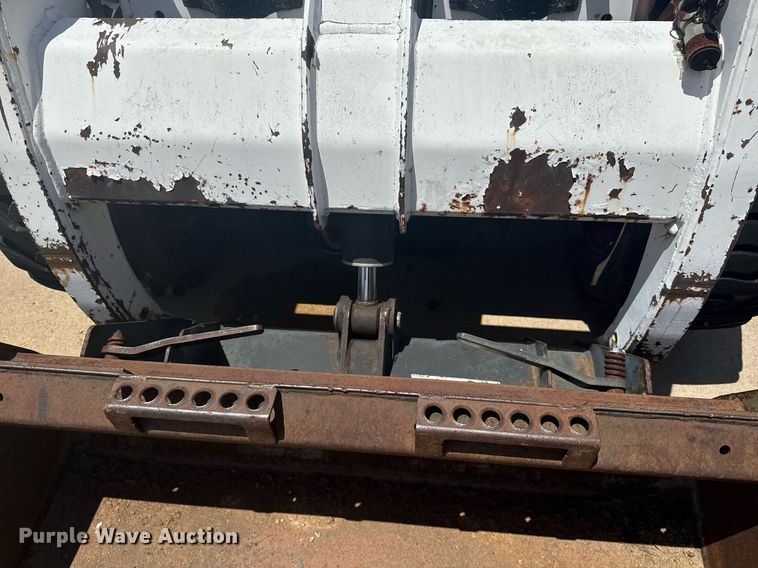 image for item EG8129 1994 Bobcat 853 MACH skid steer loader