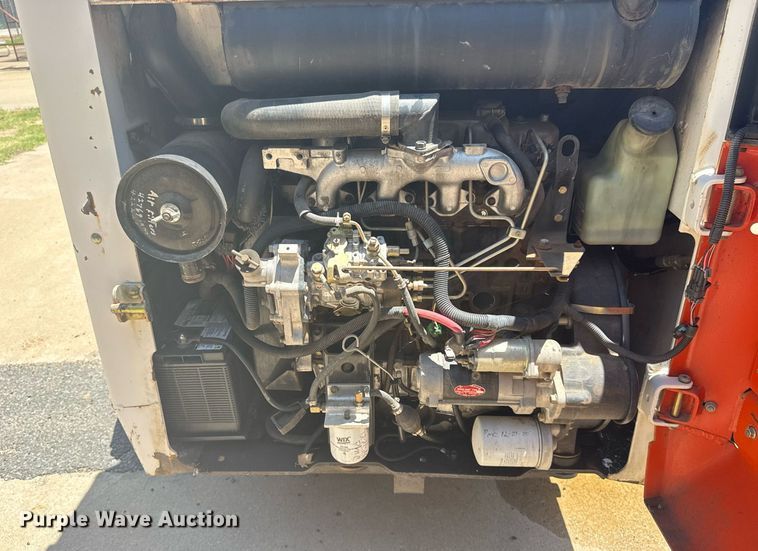 image for item EG8129 1994 Bobcat 853 MACH skid steer loader