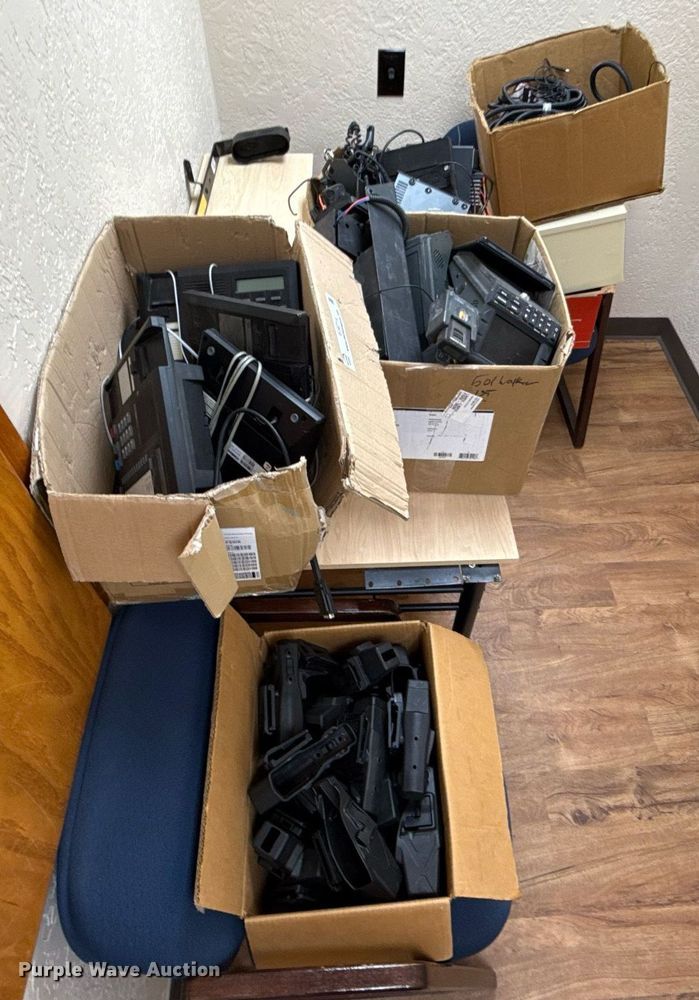 image for item EJ4714 Police equipment