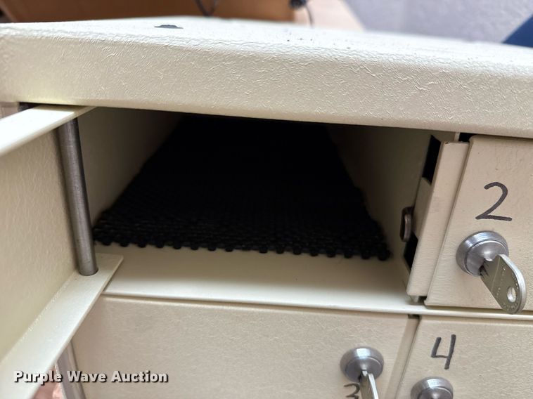 image for item EJ4714 Police equipment