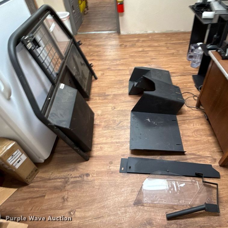 image for item EJ4714 Police equipment