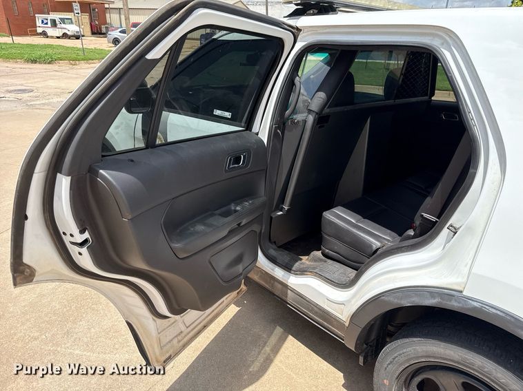 image for item EJ4716 2015 Ford Explorer Police SUV