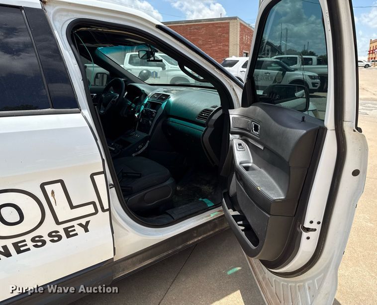 image for item EJ4716 2015 Ford Explorer Police SUV