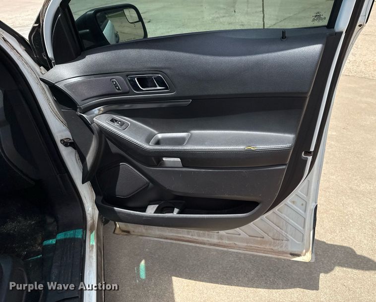 image for item EJ4716 2015 Ford Explorer Police SUV