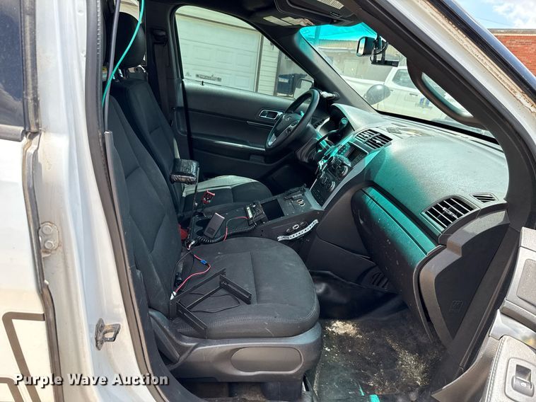 image for item EJ4716 2015 Ford Explorer Police SUV