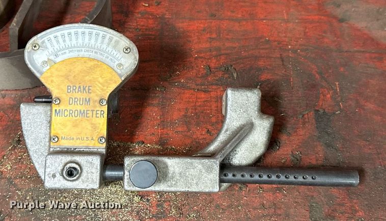 image for item EJ4731 Bear service equipment