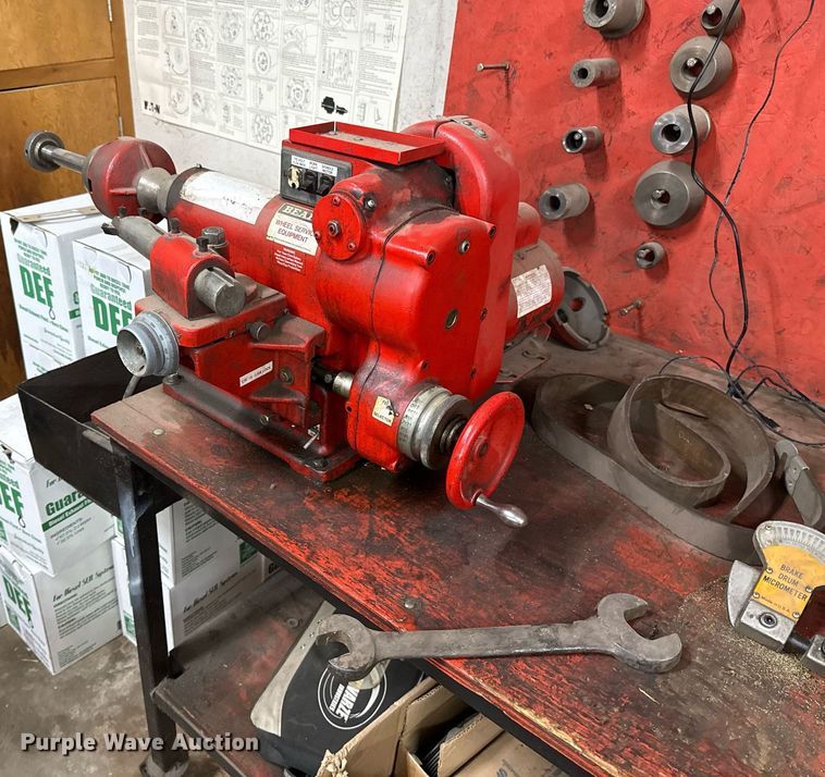 image for item EJ4731 Bear service equipment