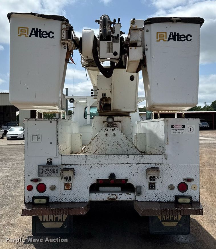 image for item EJ4734 1987 International 1754 bucket truck