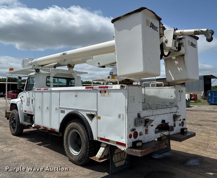 image for item EJ4734 1987 International 1754 bucket truck