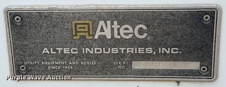 image for item EJ4734 1987 International 1754 bucket truck