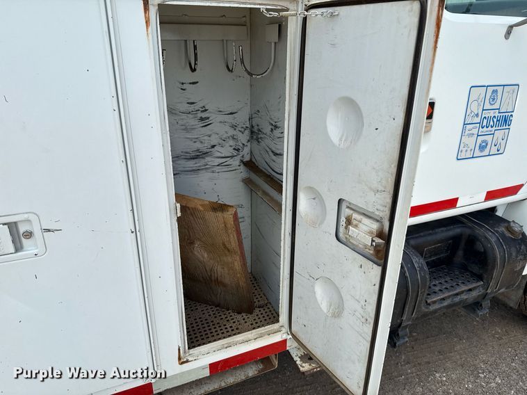 image for item EJ4734 1987 International 1754 bucket truck