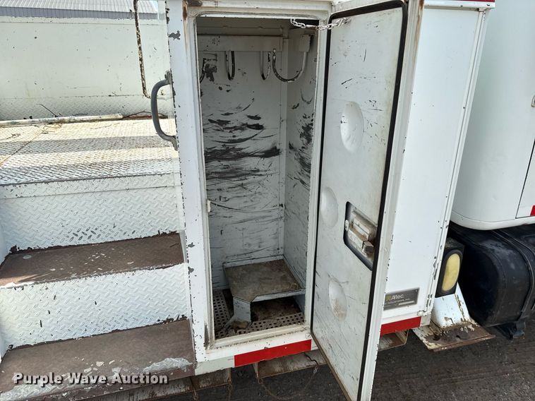 image for item EJ4734 1987 International 1754 bucket truck