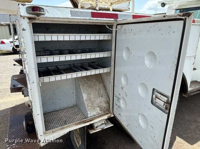 image for item EJ4734 1987 International 1754 bucket truck