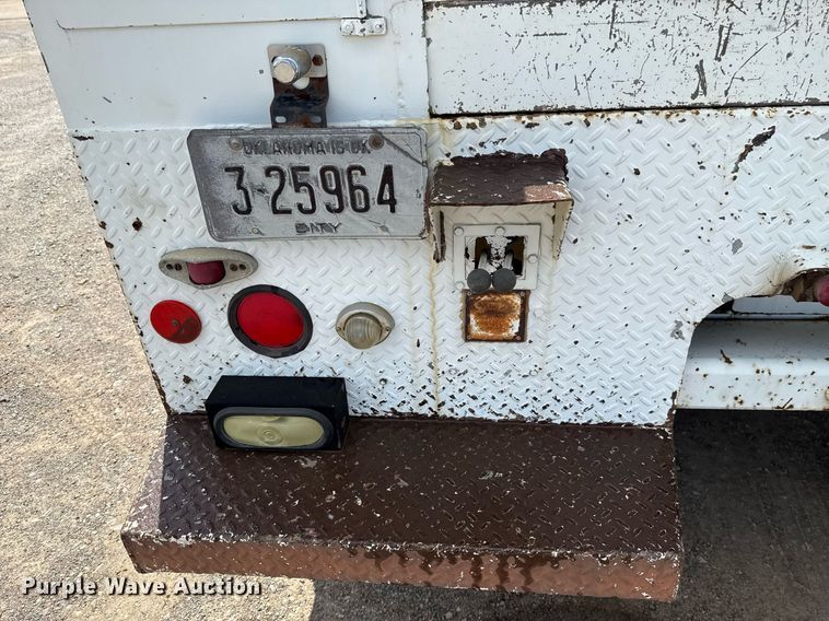 image for item EJ4734 1987 International 1754 bucket truck