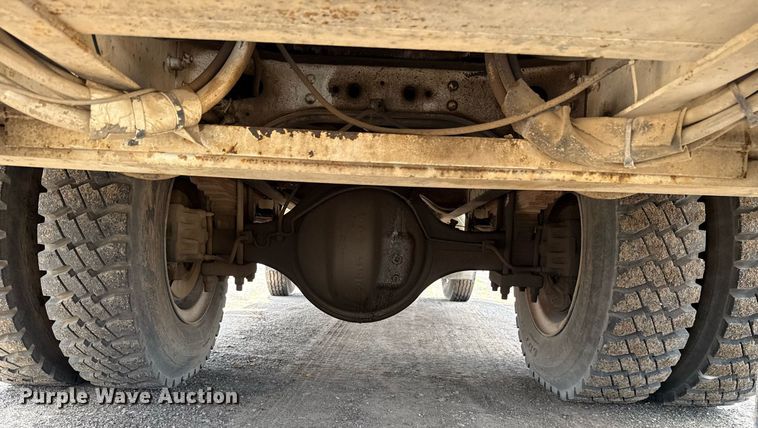 image for item EJ4734 1987 International 1754 bucket truck