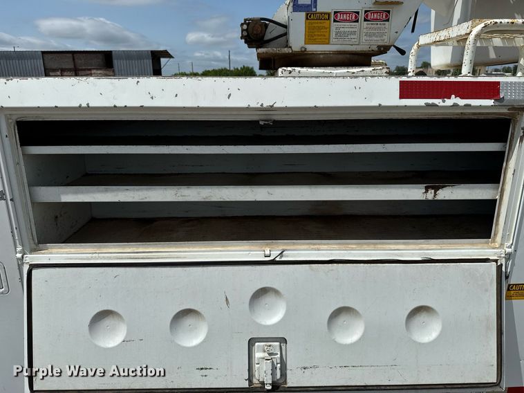 image for item EJ4734 1987 International 1754 bucket truck