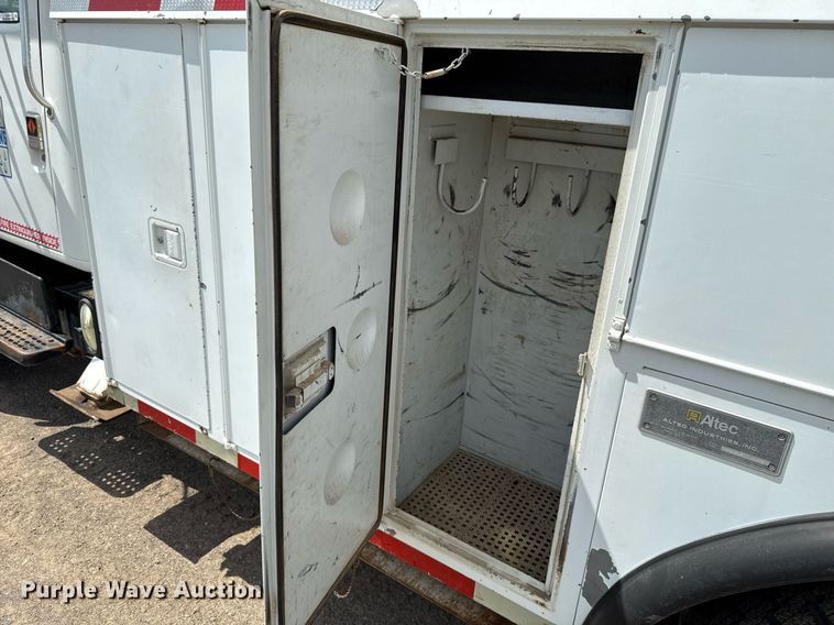 image for item EJ4734 1987 International 1754 bucket truck