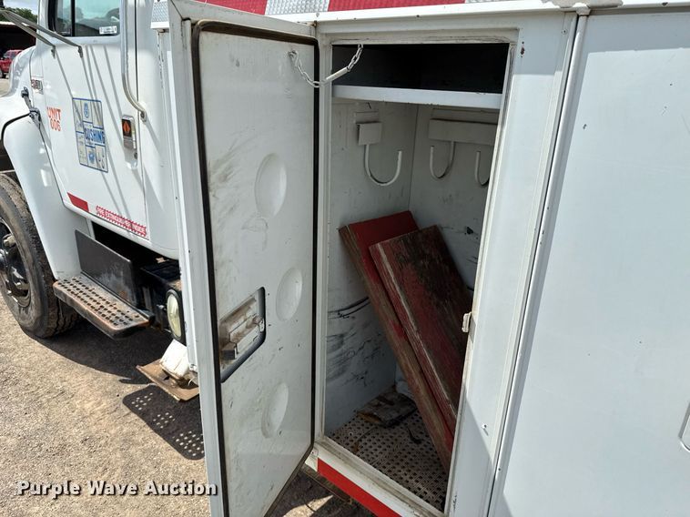 image for item EJ4734 1987 International 1754 bucket truck