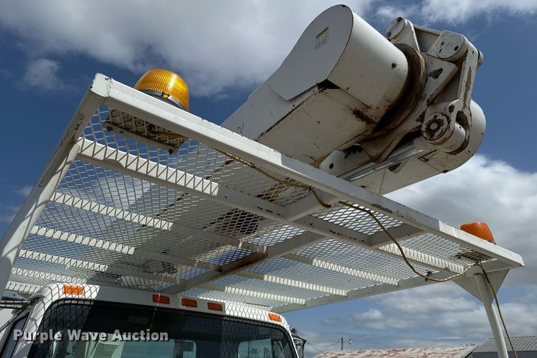 image for item EJ4734 1987 International 1754 bucket truck