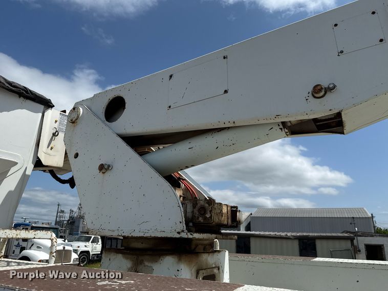 image for item EJ4734 1987 International 1754 bucket truck