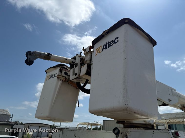 image for item EJ4734 1987 International 1754 bucket truck